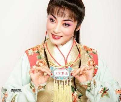 杨婷娜越剧(她为什么深受年轻观众喜爱)