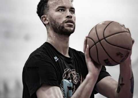 NBA勇士队李凯尔：华裔球星的篮球传奇