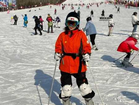 北京军都山滑雪场冬季滑雪攻略，乐享初中高级雪道