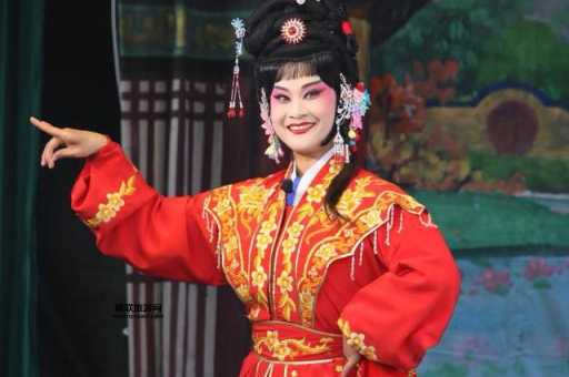 最美曲剧小寡妇上坟：听李水枝演唱“年年有个三月三”选段