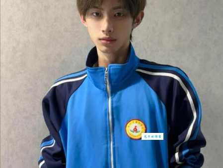 校服太土怎么办？男生怎么穿校服好看又时尚？