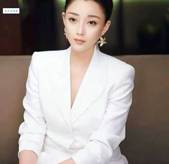 殷桃个人资料简介：人气女演员殷桃的影视作品及获奖记录
