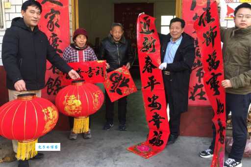 到底哪天贴春联最吉利？腊月二十八还是除夕？
