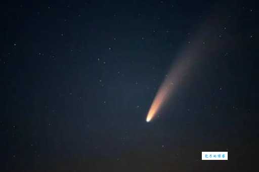 哈雷彗星绕太阳运行的周期约为多少年？揭秘76年回归周期！