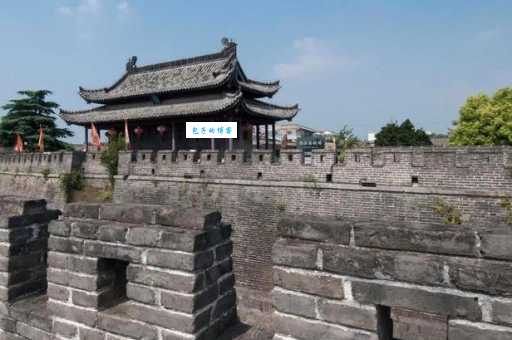 古代建筑的女儿墙为什么这么叫？它的功能和寓意是什么？