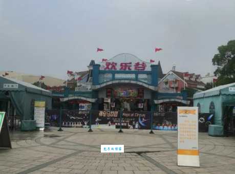 上海欢乐谷开园时间及营业时间安排，周末去玩人多吗？
