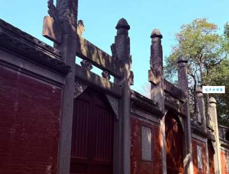 想去孔庙参观？它所在的城市是哪里？