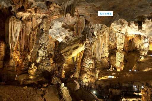 夜郎洞风景区：溶洞探险，感受布依族风情