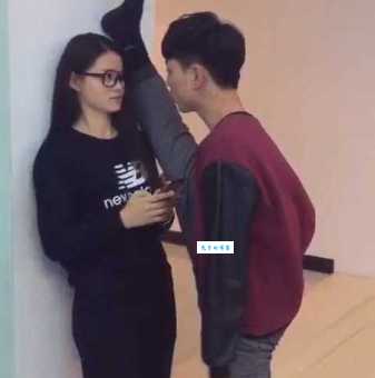 腿咚是什么意思 为什么这个动作突然火遍全网