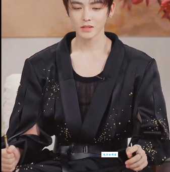 侯明昊的唱跳实力如何听听他的热门歌曲