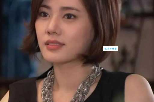 秋瓷炫韩国女演员的颜值变化与时尚穿搭解析